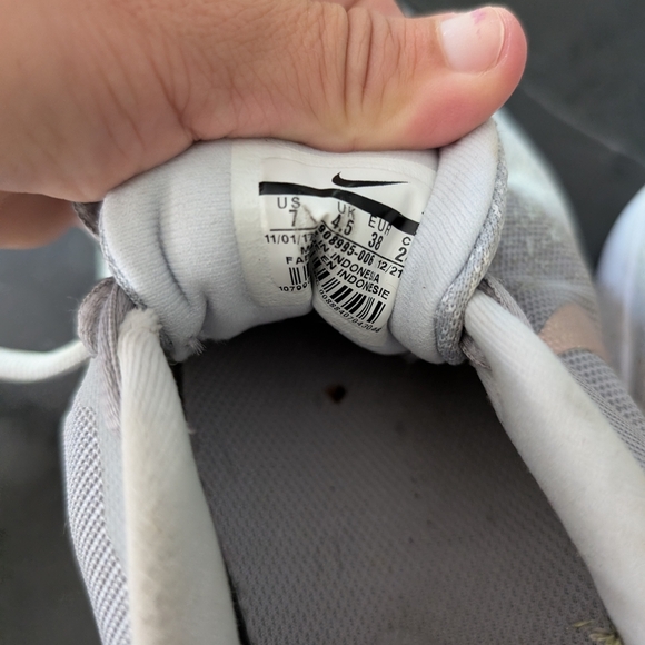 Nike Tennis Shoes - Picture 3 of 3